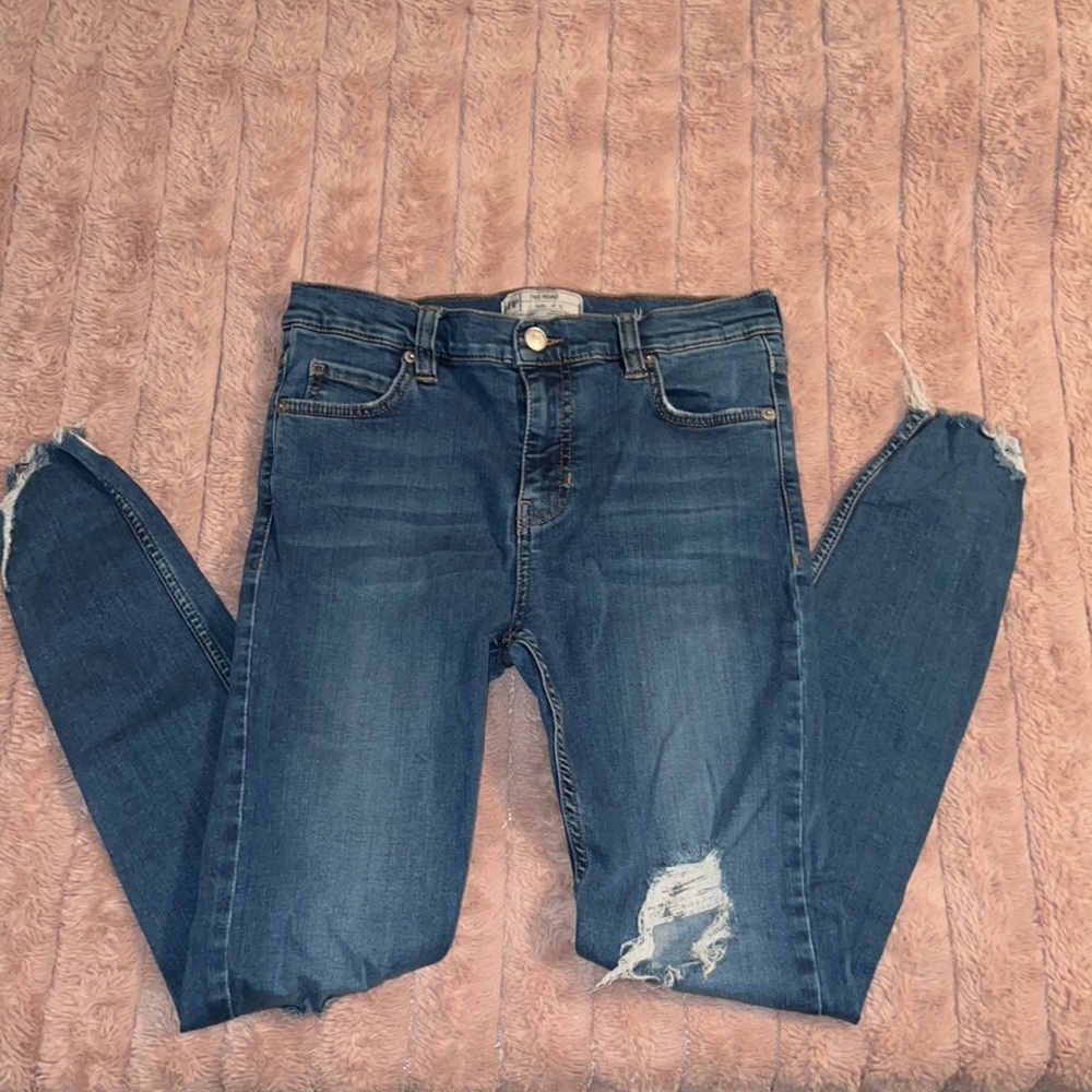 Free People Busted Knee Skinny Jean. Sz 26. No flaws.